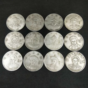 Starinsko zbiranje srebrnih kovancev dvanajstih cesarjev iz Dinastije Qing