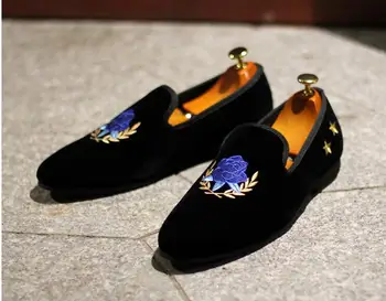 Britanski Stil Črni Žamet Priložnostne Čevlji za moške Stanovanj Zdrsne na Priložnostne Čevlji Modni Novo 2018 Ročno izdelani Čevlji za Prosti čas Vezenje